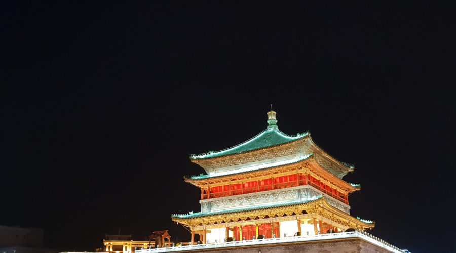 Torre della Campana illuminata di sera