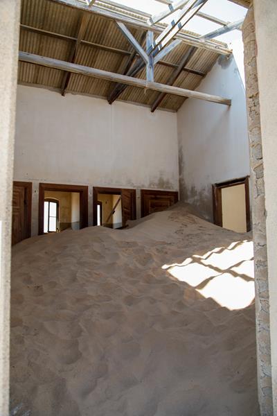 Ghost Town casa inghiottita dalla sabbia