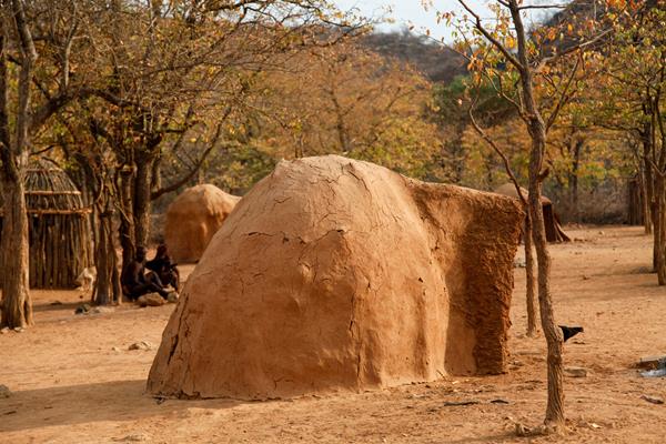 Opuwo villaggio Himba una capanna